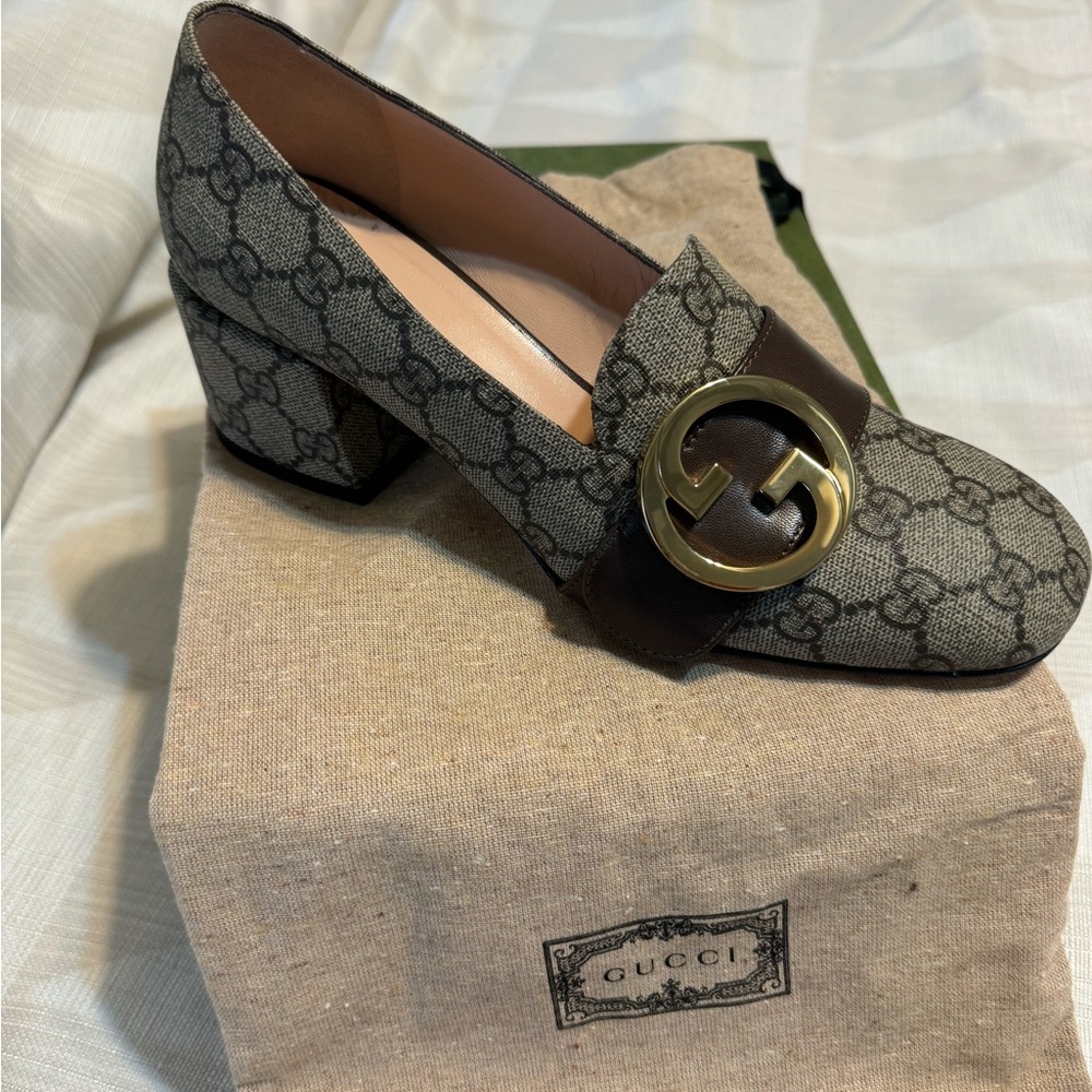 Authenic Gucci supreme pumps